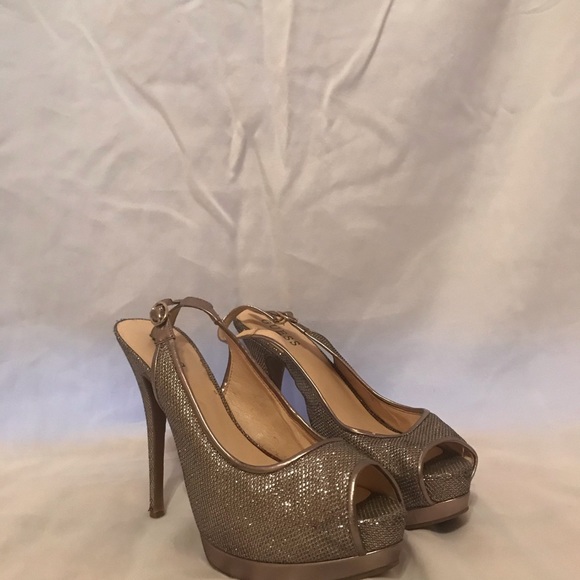 Guess gold platform heels - Picture 3 of 4